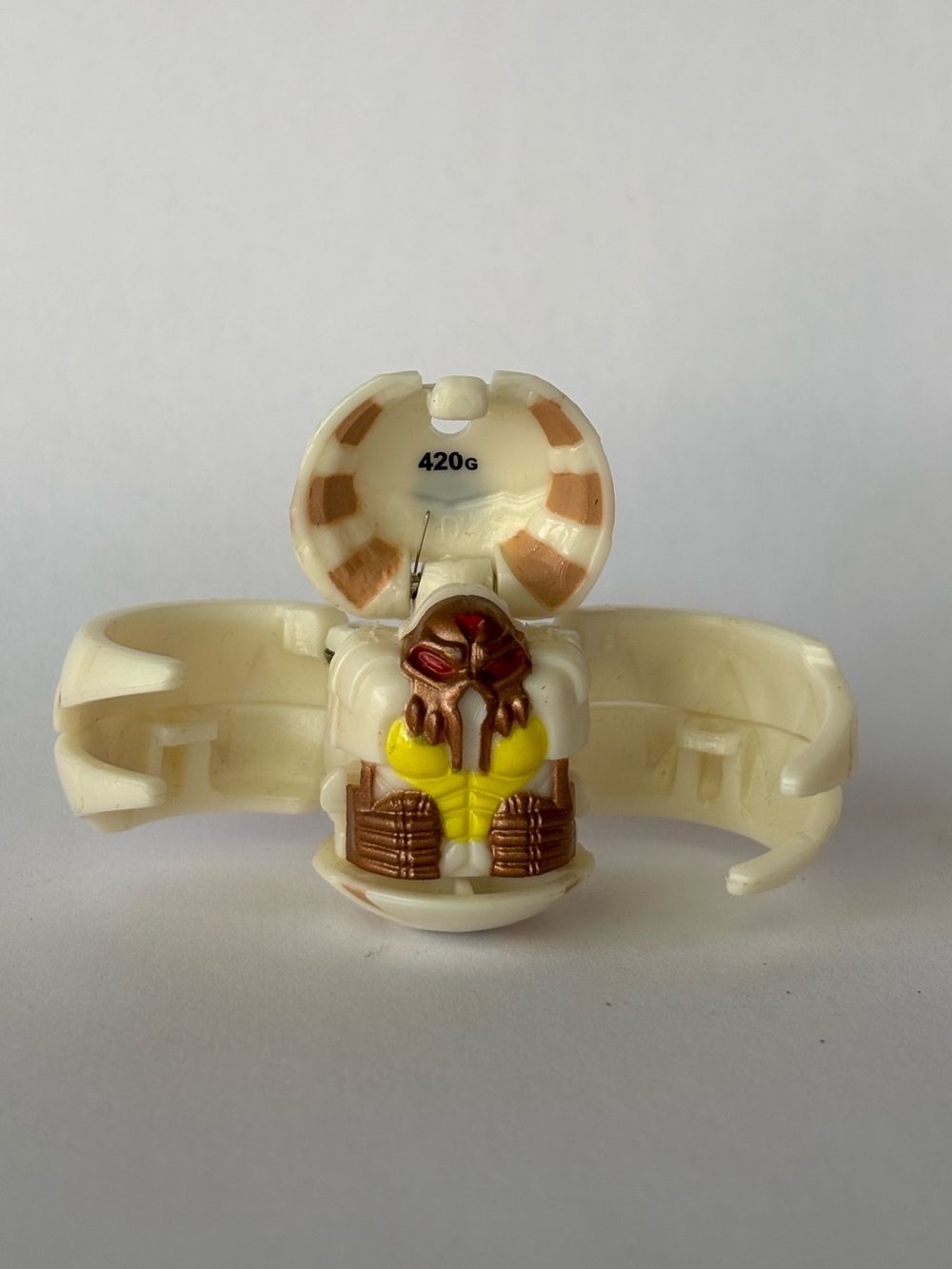 Bakugan B1 Reaper 420g Subterra Pearl White with 2 Magnetic Cards